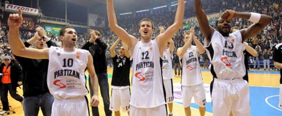 Partizan slavio nad Efesom