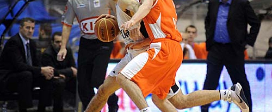 Crno-beli ubedljivi protiv narandžastih