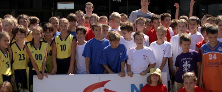 Podrška za 'orlove' - mini basketaši i crno-beli