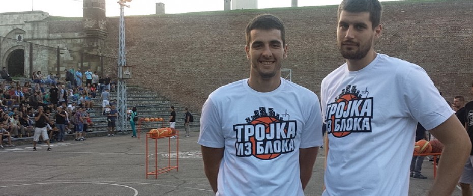 'Trojka iz bloka' uz podršku crno-belih