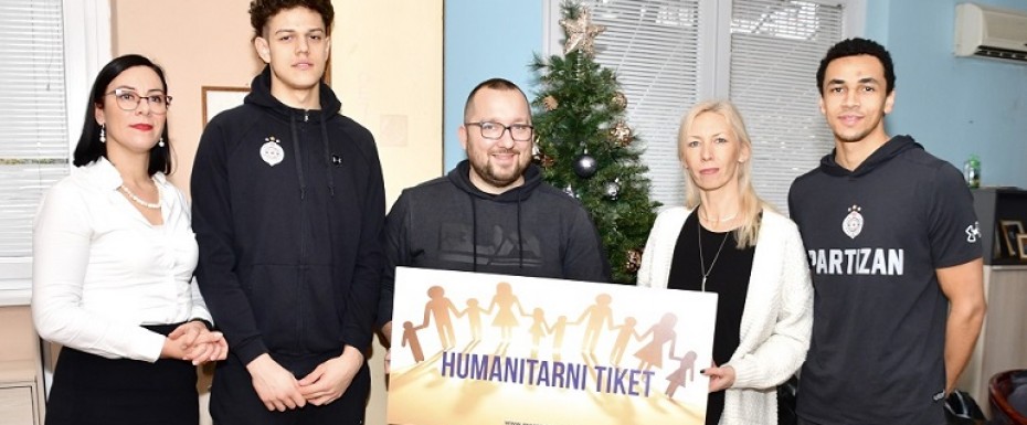 Tradicija se nastavlja: Novogodišnji paketići za štićenike doma