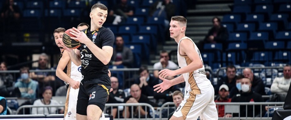 Crno-beli sutra protiv Krke u Hali