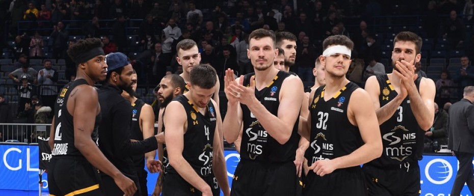 Crno-beli sutra protiv Mornara u Baru