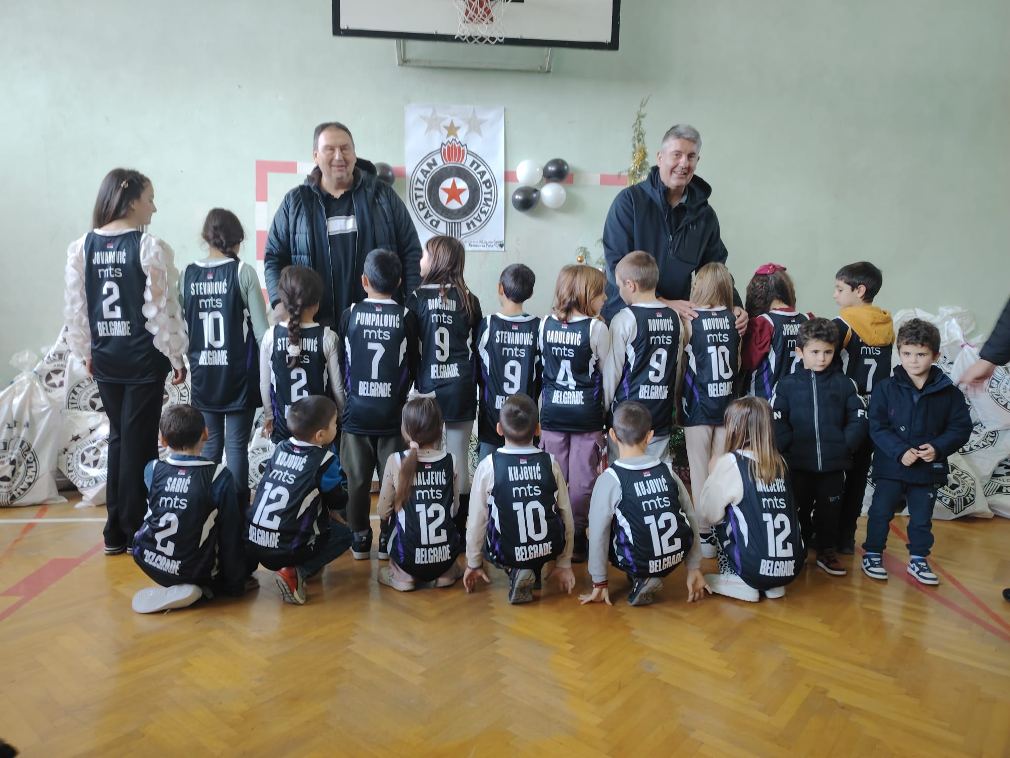 KK Partizan u poseti mališanima iz Kosaničke Rače i Kuršumlije