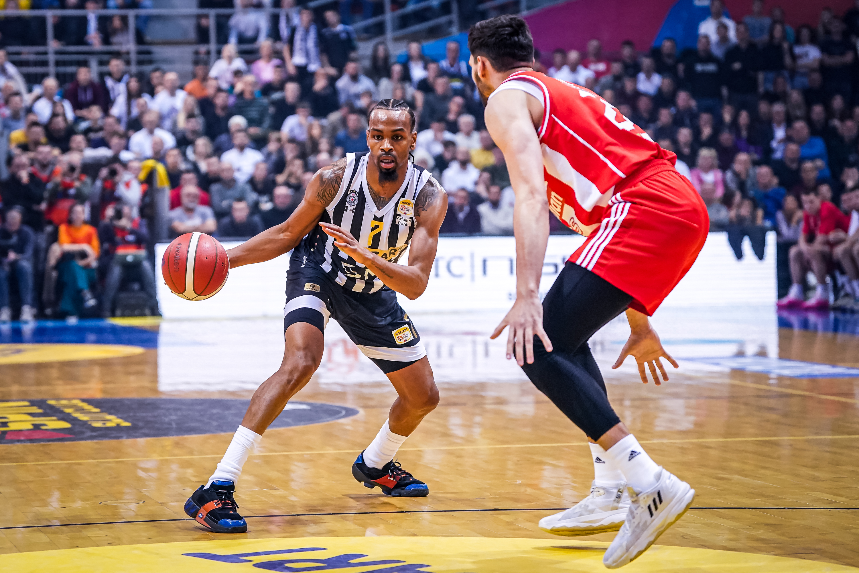 Crno-beli stali na poslednjem koraku do 